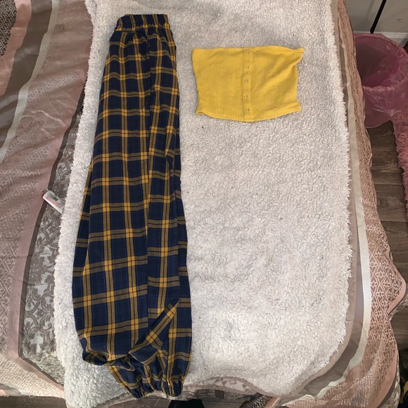 patterned pants. - Picture 1 of 1